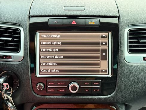 Used 2012 Volkswagen Touareg VR6 image 63