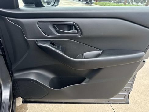 Used 2024 Nissan Rogue S AWD/4WD image 13