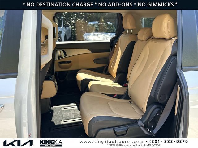 Used 2023 Kia Carnival LX FWD image 22