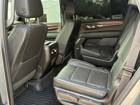 Used 2022 GMC Yukon Denali w/ Denali Premium Package AWD/4WD image 13