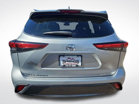 Used 2023 Toyota Highlander Limited FWD image 4