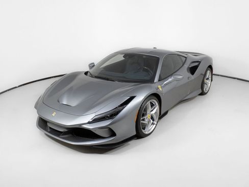Used 2022 Ferrari F8 Tributo image 3