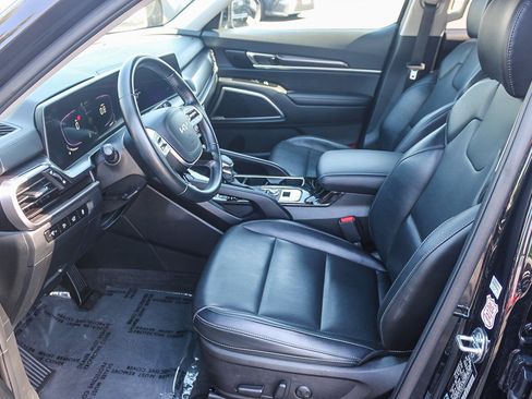 Used 2025 Kia Telluride S AWD/4WD image 18