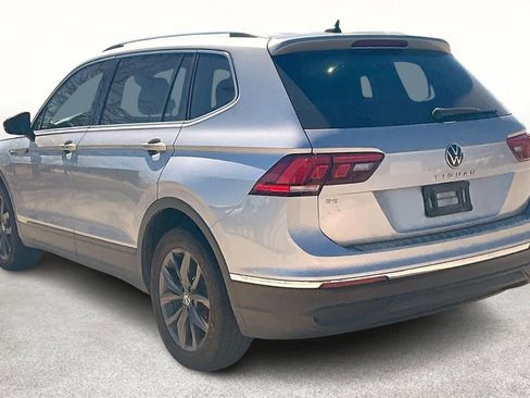 Used 2022 Volkswagen Tiguan SE image 2
