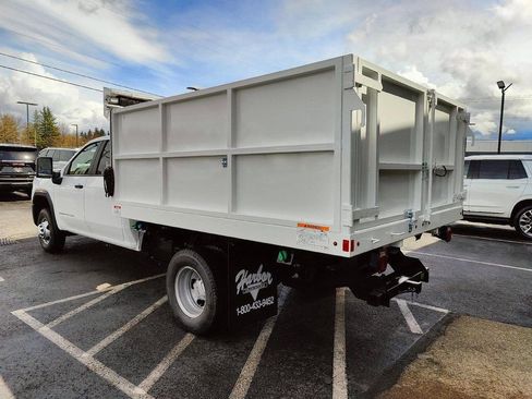 Used 2025 GMC Sierra 3500 Pro w/ Convenience Package image 5