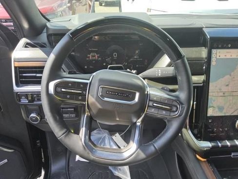 Used 2025 GMC Yukon Denali w/ Denali Reserve Package RWD image 4