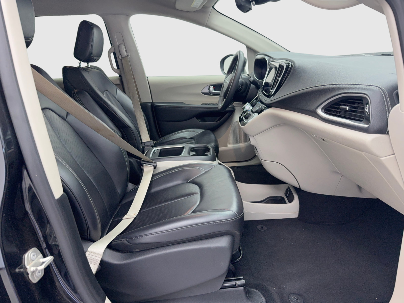 Used 2023 Chrysler Pacifica Touring-L FWD image 39