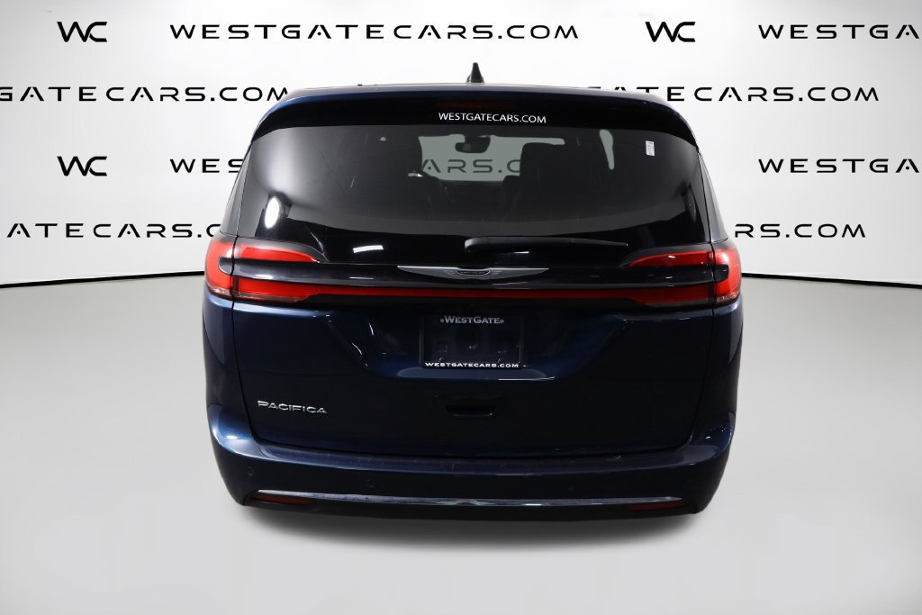 Used 2025 Chrysler Pacifica Select FWD image 4