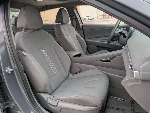 Used 2025 Hyundai Elantra SEL FWD image 28