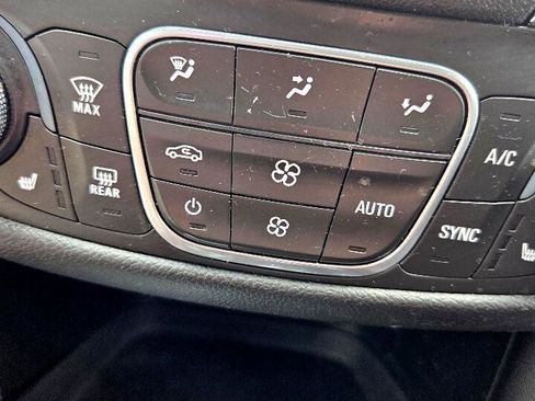 Used 2020 Chevrolet Equinox LT w/ Driver Convenience Package image 28