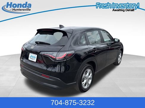 Used 2023 Honda HR-V LX image 8