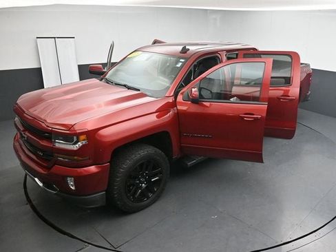 Used 2018 Chevrolet Silverado 1500 LT w/ All Star Edition AWD/4WD image 37