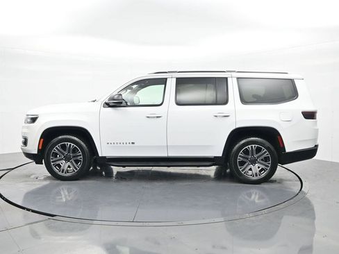 Used 2024 Jeep Wagoneer Series II w/ Flexible Seating Group image 8