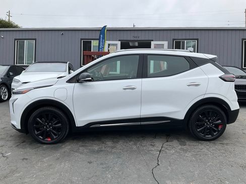 Used 2023 Chevrolet Bolt EUV Premier w/ Sun & Sound Package FWD image 5