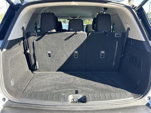 Used 2025 Nissan Pathfinder SV image 9