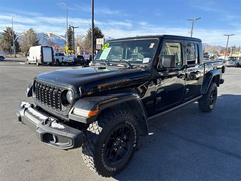 Used 2024 Jeep Gladiator Sport image 4