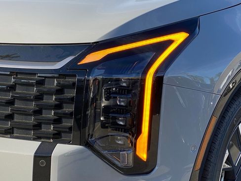 New 2026 Kia Sportage SX FWD image 8