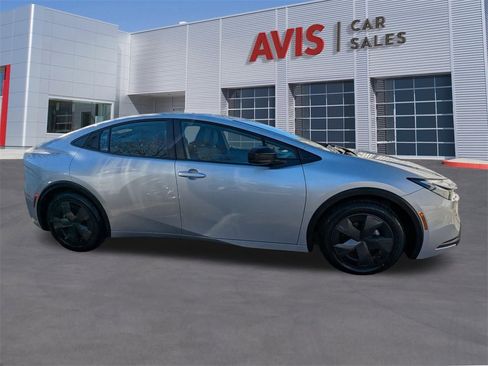Used 2025 Toyota Prius LE image 5