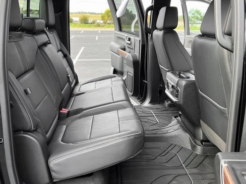 Used 2023 Chevrolet Silverado 2500 High Country image 20