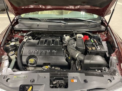 Used 2009 Lincoln MKS image 29