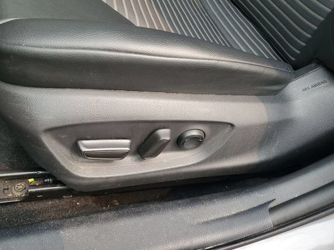 Used 2021 Toyota Camry SE w/ Cold Weather Package FWD image 9