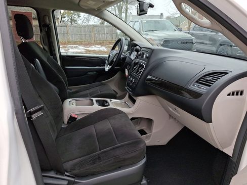 Used 2013 Dodge Grand Caravan SXT w/ UConnect Hands-Free Group image 6
