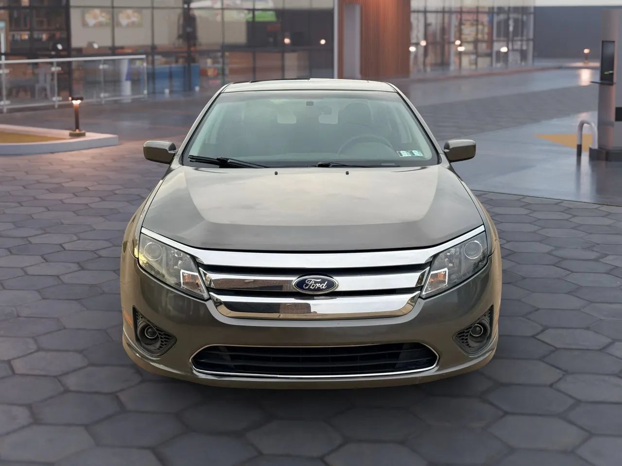 Used 2010 Ford Fusion SE FWD image 2