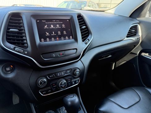 Used 2019 Jeep Cherokee Latitude Plus w/ Comfort/Convenience Group image 30