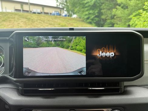 New 2025 Jeep Gladiator Sport image 25