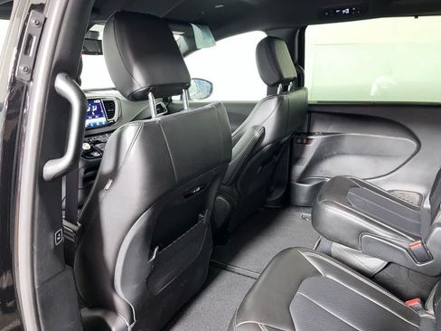 Used 2025 Chrysler Pacifica Select FWD image 24