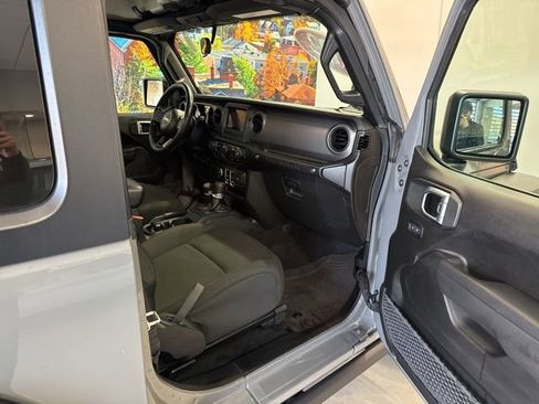 Used 2022 Jeep Wrangler Sport AWD/4WD image 44