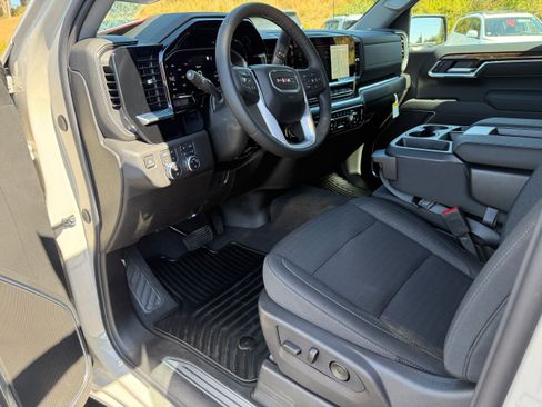 New 2026 GMC Sierra 1500 SLE w/ X31 Off-Road Package image 10