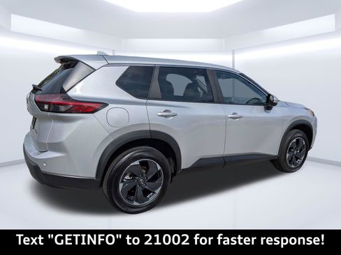 Used 2024 Nissan Rogue SV AWD/4WD image 3