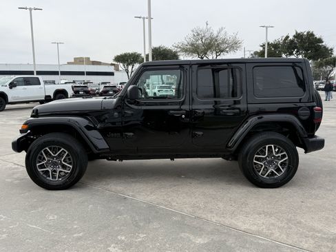 Used 2025 Jeep Wrangler Unlimited Sahara image 8