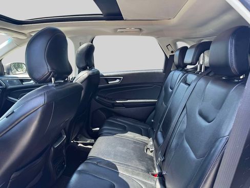 Used 2019 Ford Edge Titanium w/ Equipment Group 301A AWD/4WD image 10