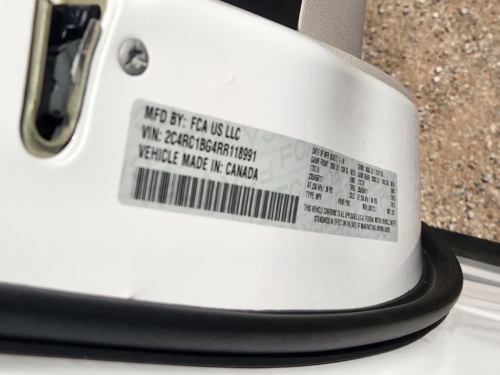 Used 2024 Chrysler Pacifica Touring-L FWD image 32