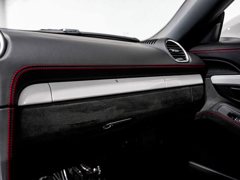 Used 2022 Porsche 718 Boxster Spyder RWD image 16