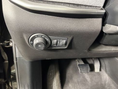 Used 2024 Jeep Compass Latitude w/ Sun and Sound Group AWD/4WD image 19