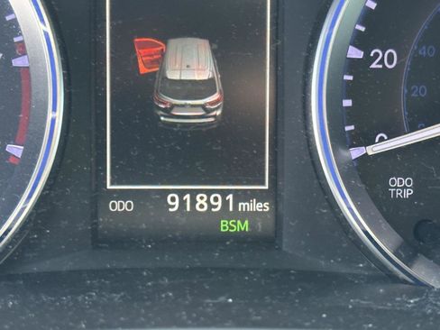 Used 2019 Toyota Highlander XLE FWD image 13