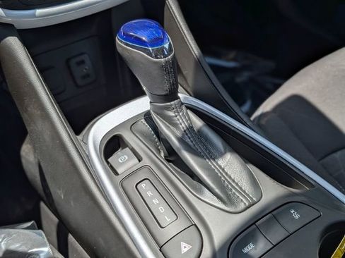 Used 2017 Chevrolet Volt LT w/ Comfort Package FWD image 16