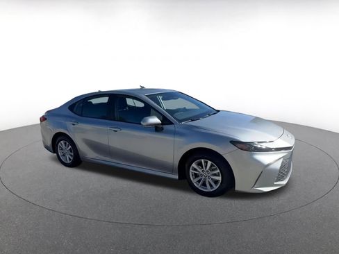 Used 2025 Toyota Camry LE image 2