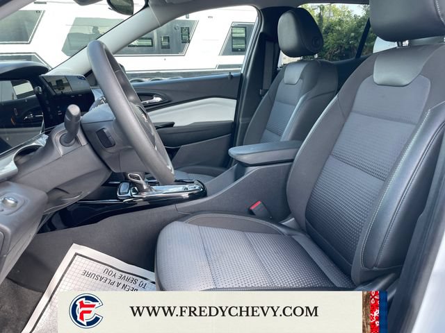 Used 2025 Chevrolet Trax LT FWD image 10