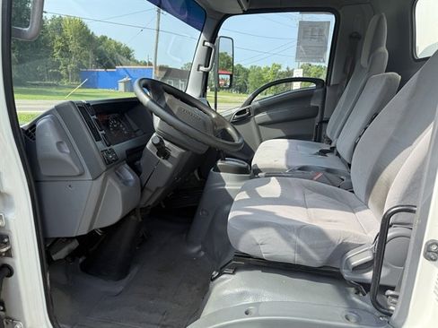 Used 2019 Isuzu NPR RWD image 10