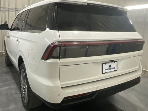 Used 2025 Lincoln Navigator Reserve AWD/4WD image 22