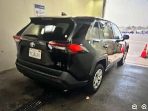Used 2022 Toyota RAV4 LE AWD/4WD image 2