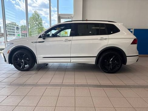 Used 2024 Volkswagen Tiguan SE R-Line AWD/4WD image 4