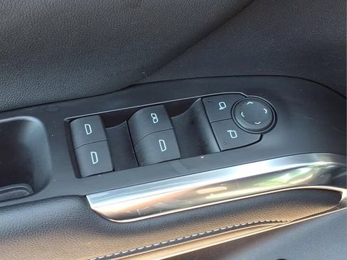 Used 2024 Chevrolet Traverse LT w/ Trailering Package FWD image 17