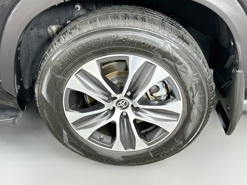 Used 2022 Toyota Highlander XLE FWD image 31