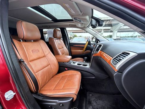 Used 2013 Jeep Grand Cherokee Overland AWD/4WD image 16