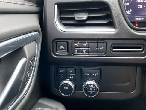 Used 2022 GMC Yukon SLT w/ SLT Luxury Package image 33